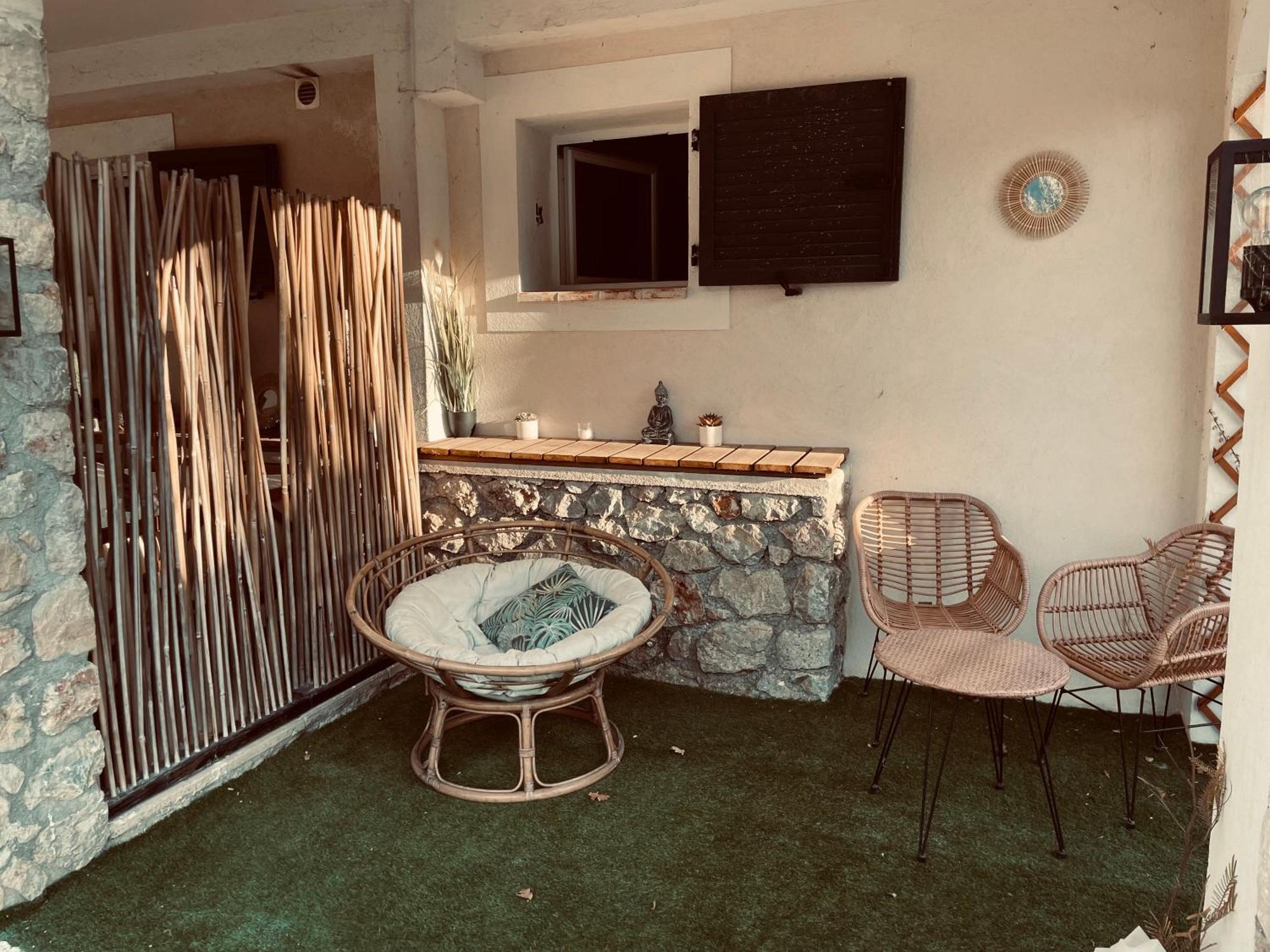 2P Au Coeur Des Montagnes Avec Piscine Chauffee Διαμέρισμα Puget-Théniers Εξωτερικό φωτογραφία